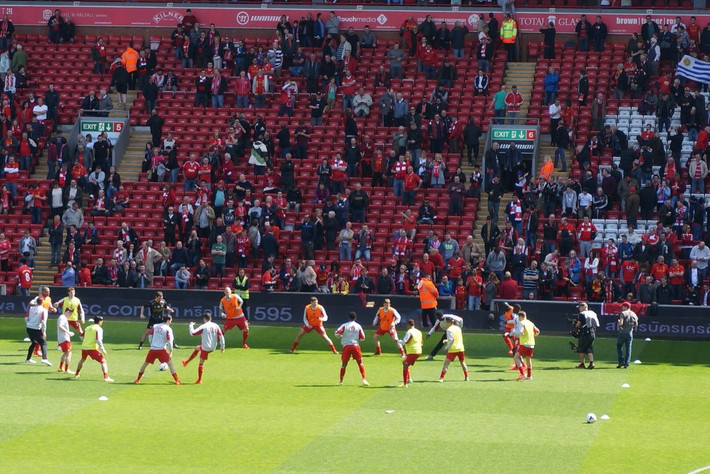 世体：巴萨为亚马尔制定了康复计划；与女友分手让其饱受困扰（世体：巴萨为亚马尔拟定康复方案；与女友分手令其深受困扰）