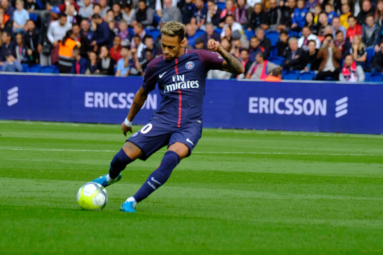 TA：马斯切拉诺已取得长足进步，将苏亚雷斯放替补席便是证明（TA：让苏亚雷斯坐替补，足证马斯切拉诺的长足进步）