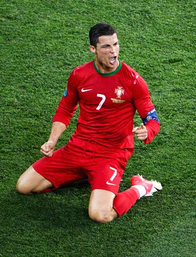 英超战报：利物浦2-1战胜曼联,（英超速递：利物浦2比1力克曼联）