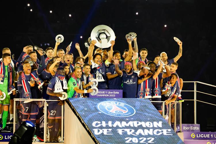 巴萨第六次欧冠单场上半时染红，阿劳霍两度上榜（欧冠赛场巴萨第六次上半场吃红牌，阿劳霍两度在列）