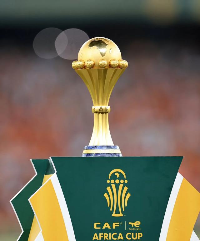 李嗣镕：在场上一点也不紧张，就想为津门虎队奉献自己的全部（李嗣镕：上场不紧张，只想为津门虎全力以赴）