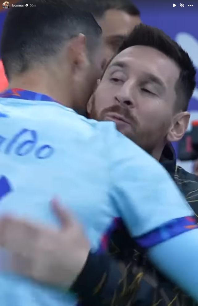 连进五球！巴萨5-3翻盘，悍将戴帽，西甲狂飙6连胜，稳住头名位置（巴萨5-3逆转狂胜：连下五城，悍将上演帽子戏法，西甲豪取六连胜稳居榜首）