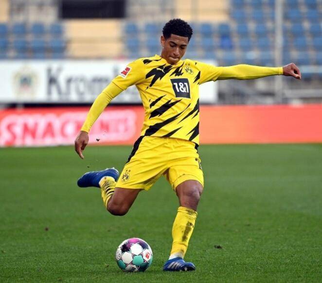 官方：皇家社会签下狼队前锋格德斯；据悉转会费为400万欧（皇家社会官宣引进狼队前锋格德斯，转会费约400万欧）