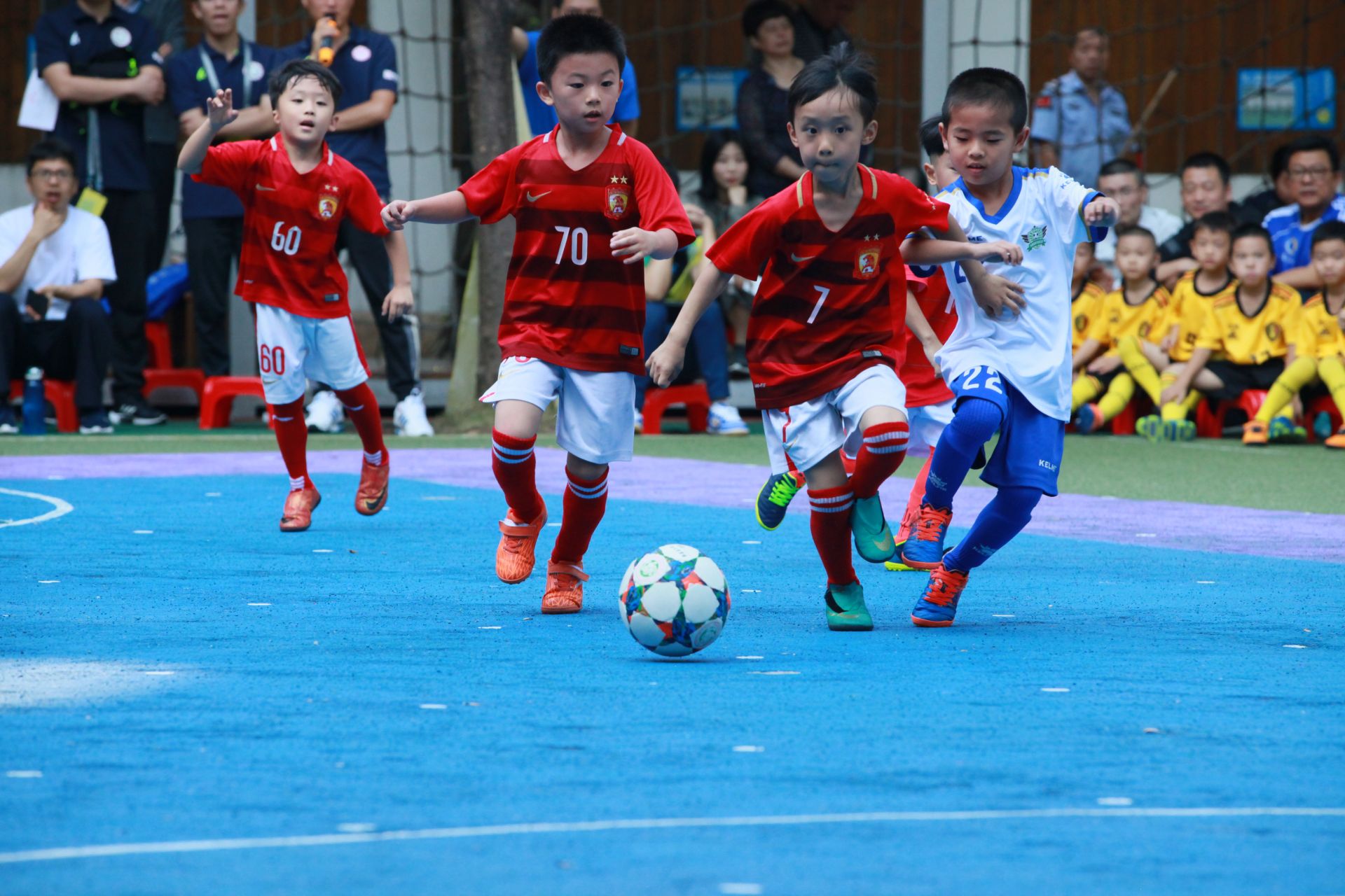 阿森纳传奇蒂埃里-亨利被评为全球第三性感的光头男士（阿森纳名宿蒂埃里·亨利荣登全球性感光头榜第三位）