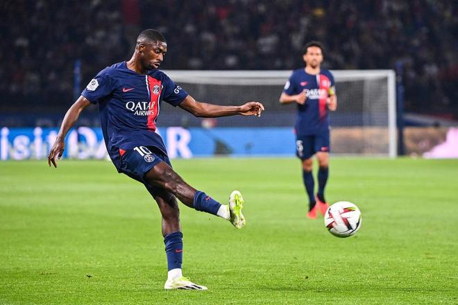 曼联、利物浦近五轮各1胜，英超积分榜曼联积22分，领先利物浦。（曼联利物浦近五轮各仅一胜，英超积分曼联22分暂压利物浦）