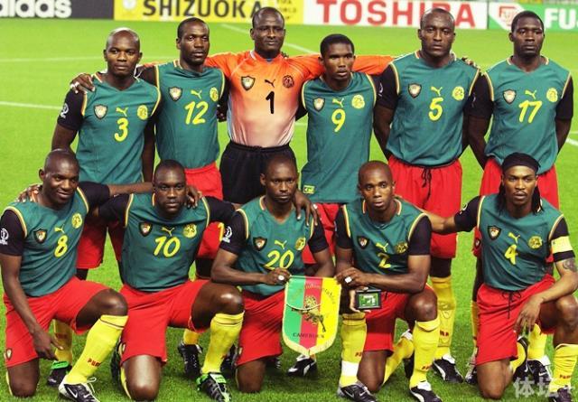 大罗与阿尔卡拉斯切磋网球，还赠送其签名巴西球衣（大罗与阿尔卡拉斯网球过招，亲赠签名巴西队球衣）