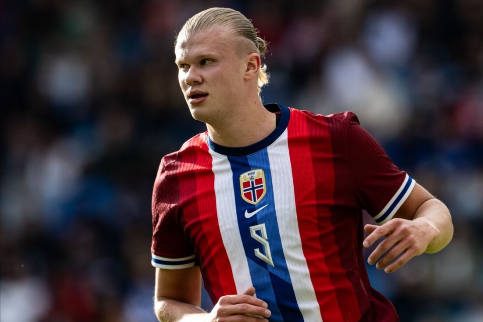 萨拉赫C罗面临相似十字路口，无法接受境遇的巨星将如何抉择？（萨拉赫与C罗同处抉择关口：不甘现状的巨星将走向何方？）