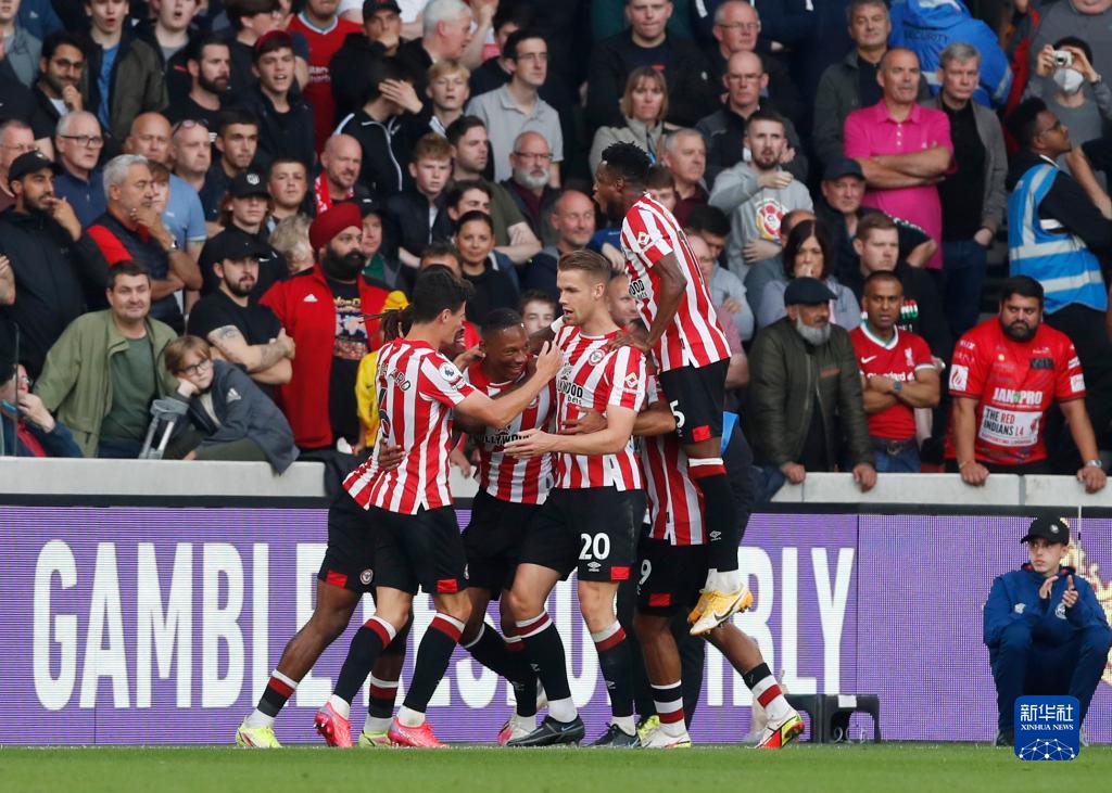 卧龙凤雏！阿拉伯杯苏丹球员“吊射”本队门将，随后对手空门不进（阿拉伯杯上演神反转：苏丹球员挑射自家门将，对手空门也没进）