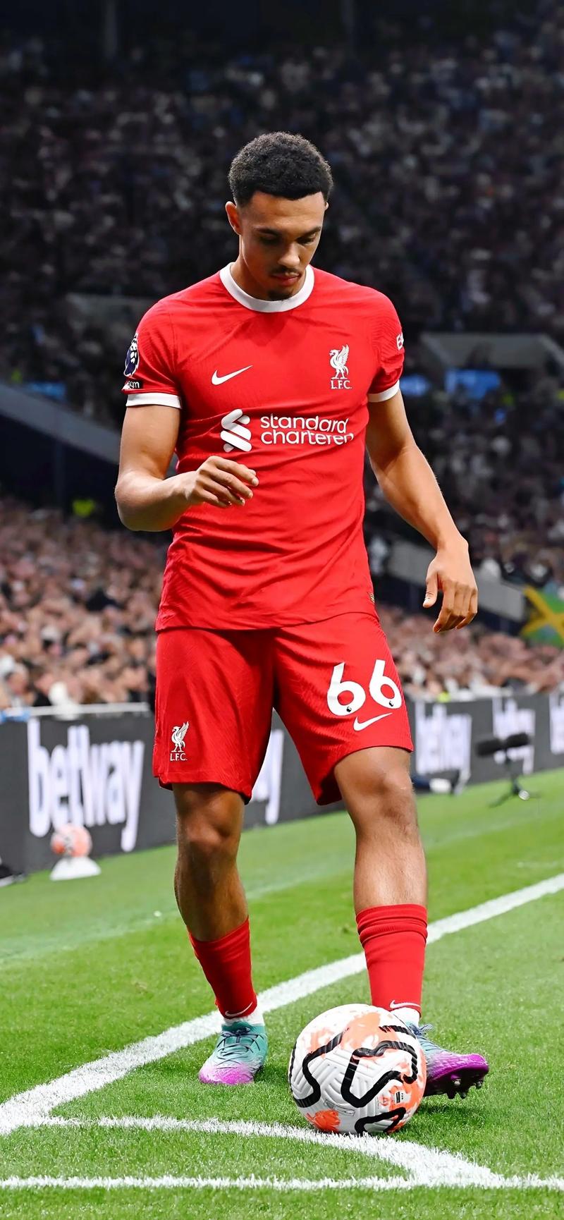 萨顿认为这将是“周末最佳比赛”，但他与希勒对桑德兰对阵纽卡斯尔的看法不同。（萨顿称桑德兰对纽卡斯尔将是“周末焦点战”，但与希勒看法相左）