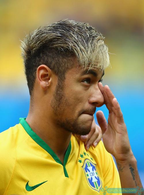 里夫斯：詹姆斯作为最伟大的球员，愿意为了正确选择牺牲自己（里夫斯：作为史上最伟大的球员，詹姆斯愿为正确选择牺牲自我）