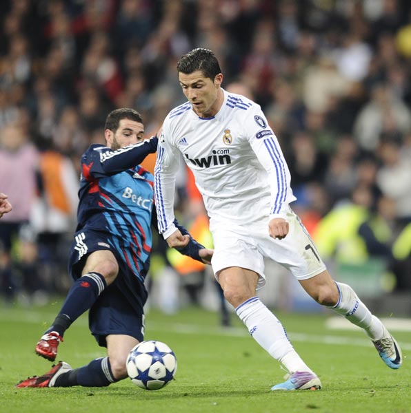 球星晒更衣室照，队内氛围引关注（球星分享更衣室照，团队氛围备受关注）