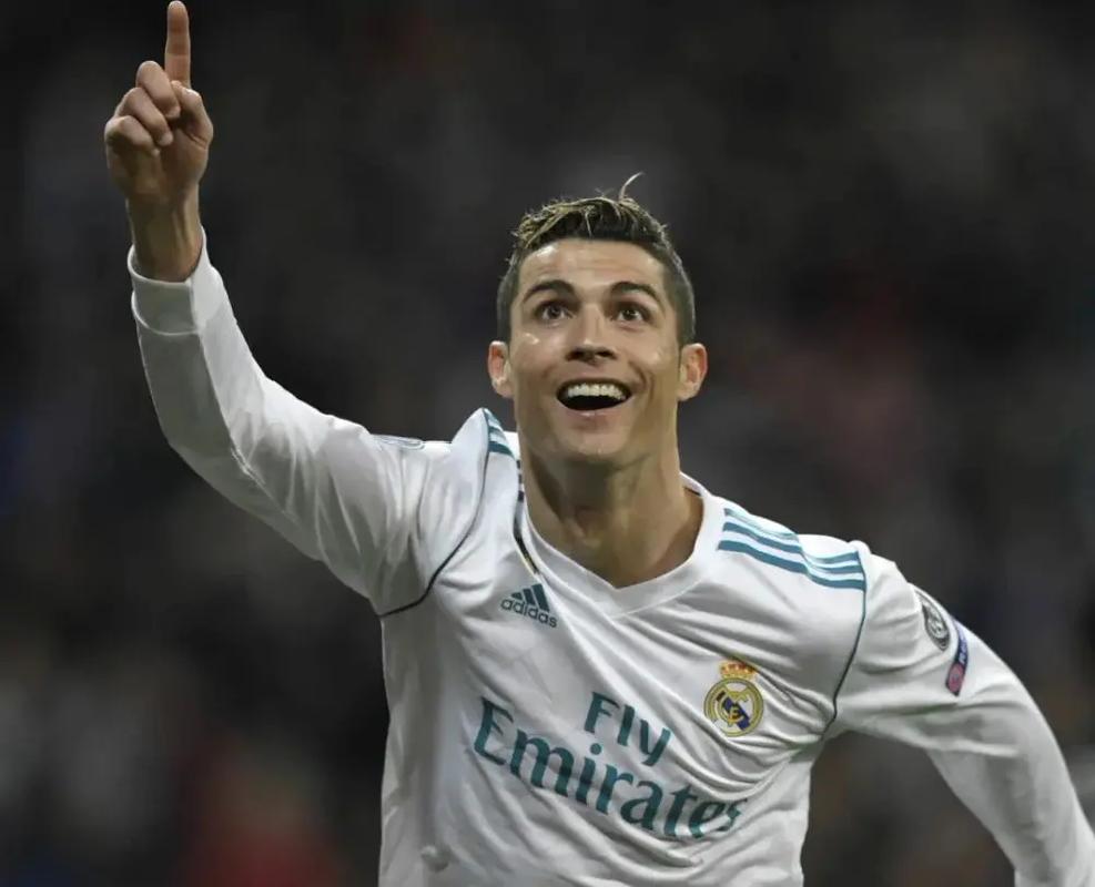 梅州客家因财务危机降级，未能延续奇迹，暴露中国足球现实困境。