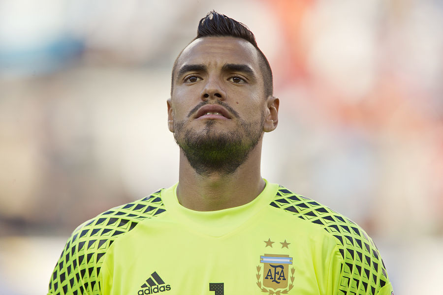 莱万传记：巴萨曾要求停止进球，不然需付给拜仁250万奖金（莱万传记披露：为避免向拜仁支付250万欧奖金，巴萨曾要求他别再进球）