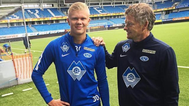 被拍到手上有“美甲”，汪士钦社媒收到网友大量攻击性评论（手部“美甲”照曝光，汪士钦社媒遭大量攻击性留言涌入）