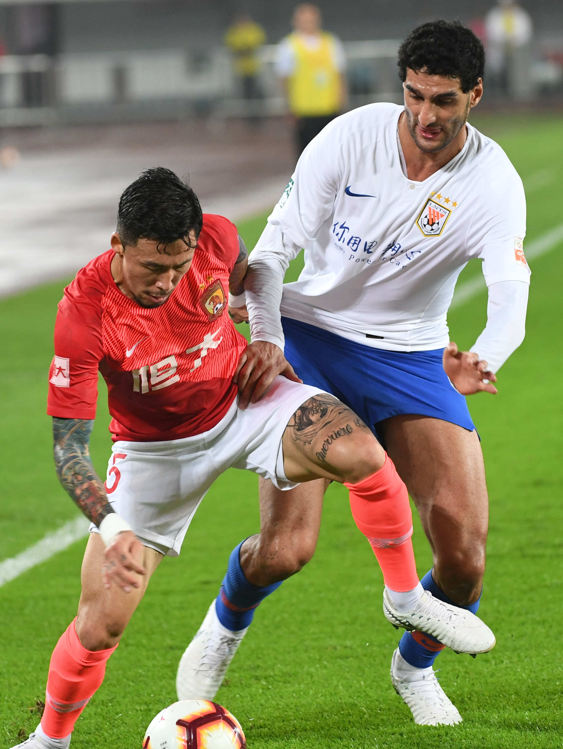 皇马电视台炮轰裁判：未给维尼点球简直是丑闻，太明目张胆了（皇马电视台怒批裁判：维尼修斯明显点球被漏判，简直就是丑闻）