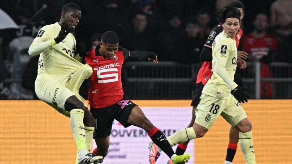 弗拉门戈1-0击败塞阿拉，提前一轮夺得巴西甲联赛冠军（弗拉门戈1比0力克塞阿拉，提前一轮加冕巴甲冠军）