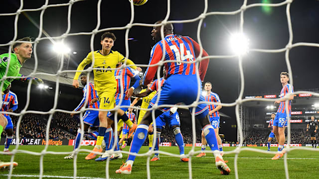 西甲-进球大战！安东尼闪击费兰半场戴帽 巴萨5-3贝蒂斯（西甲激战：安东尼开场破门，费兰半场戴帽，巴萨5-3力克贝蒂斯）