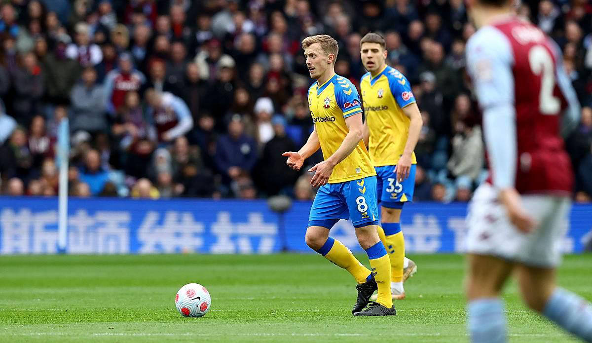 足球中超球队连签三员猛将，阵容升级完成（中超球队连签三大强援，阵容升级就位）